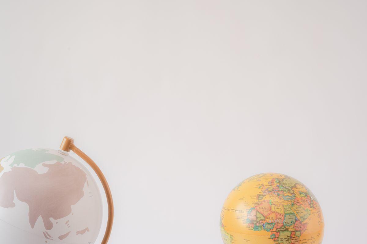 Globes representing thesecureworks's US and India offices